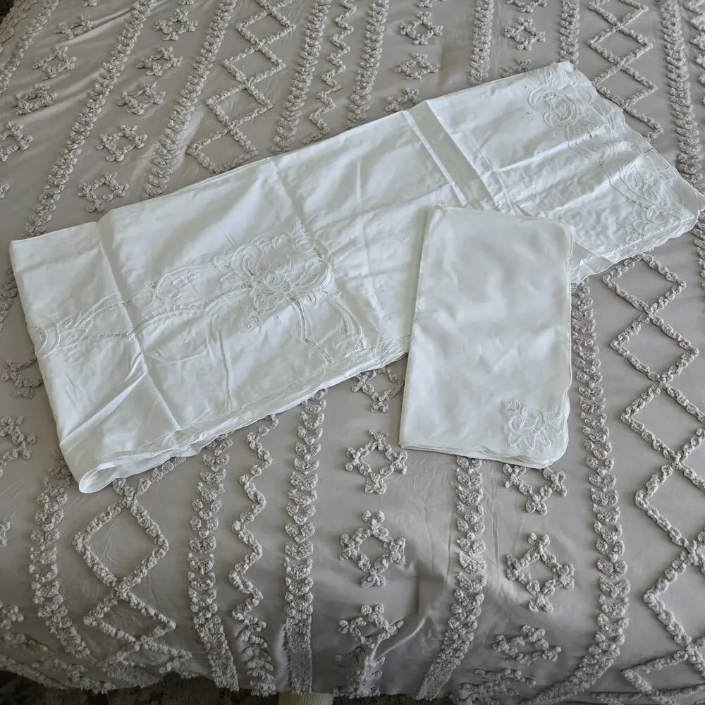 Vintage 80s Keeco Embroidered Cutwork Tablecloth Napkin Set White Cotton 68x86